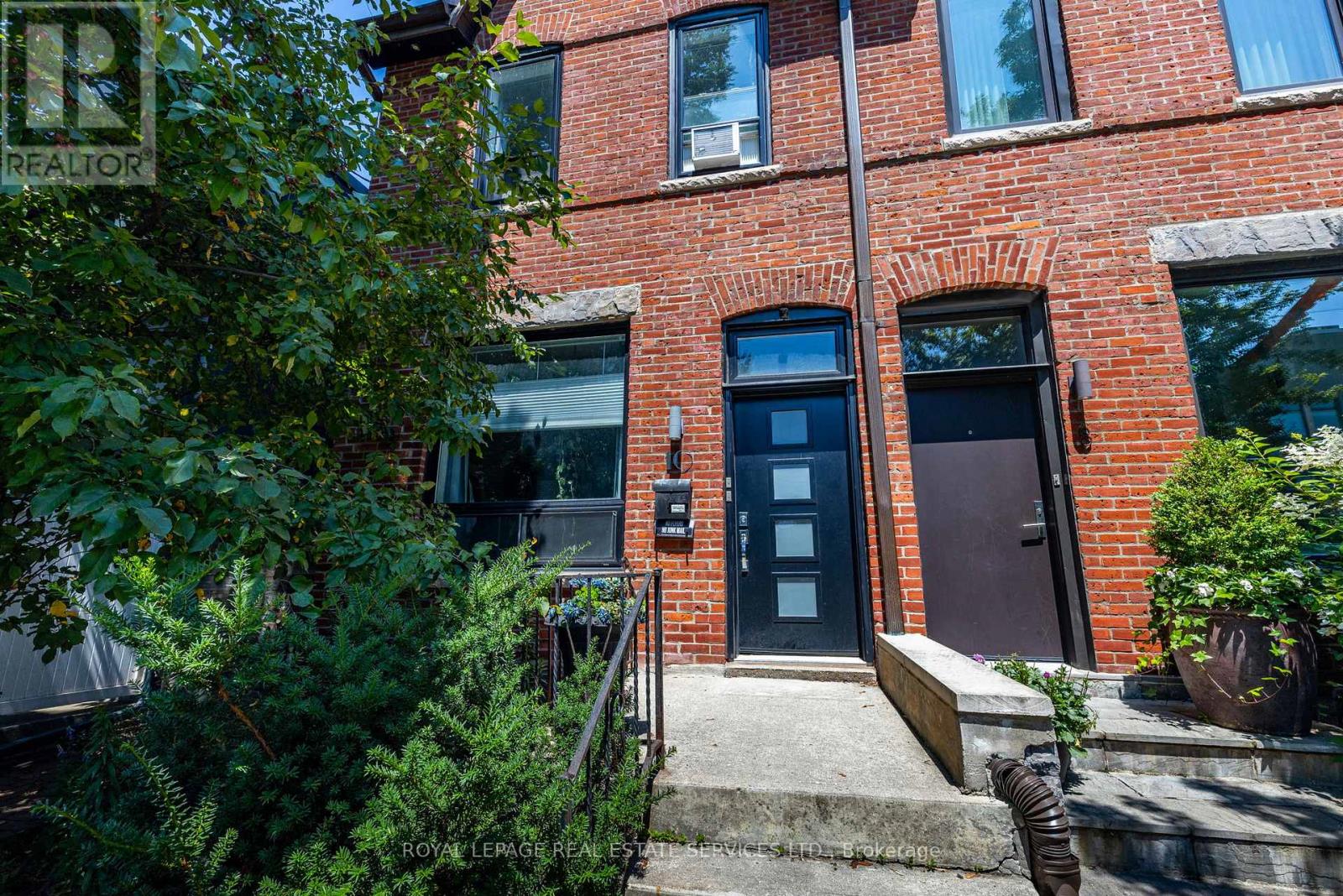 10 FOLLIS AVENUE