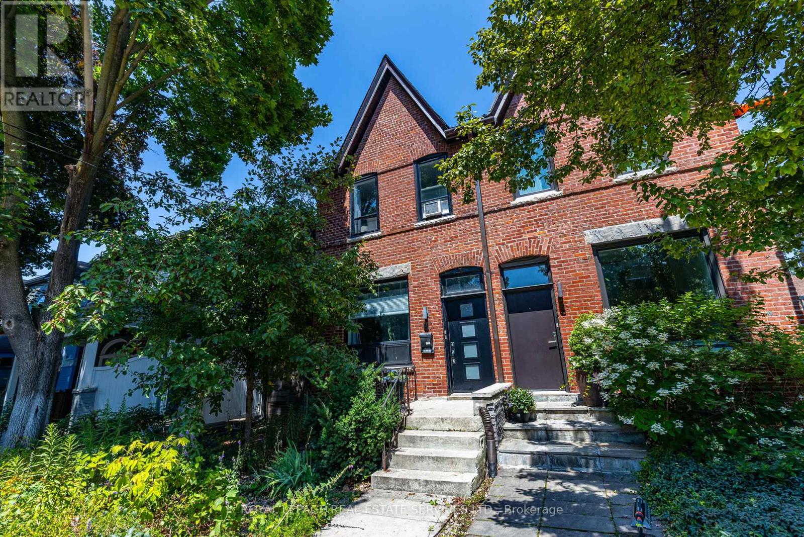 10 FOLLIS AVENUE