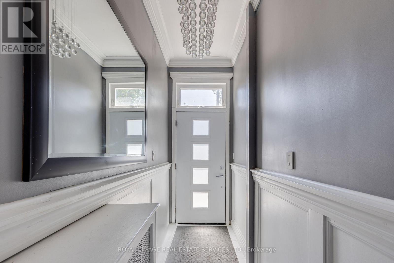 10 FOLLIS AVENUE