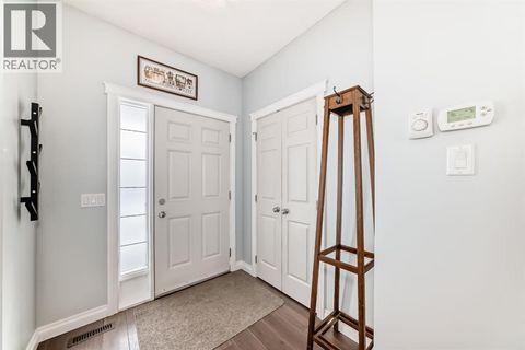 10 Reunion Grove NW Airdrie AB T4B0Z7