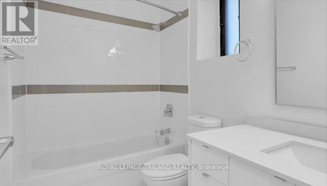 402 - 671 WOOLWICH STREET