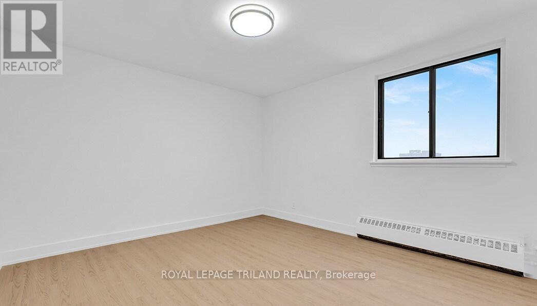 402 - 671 WOOLWICH STREET