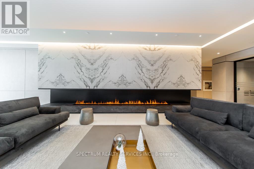 A-1007 - 30 UPPER MALL WAY