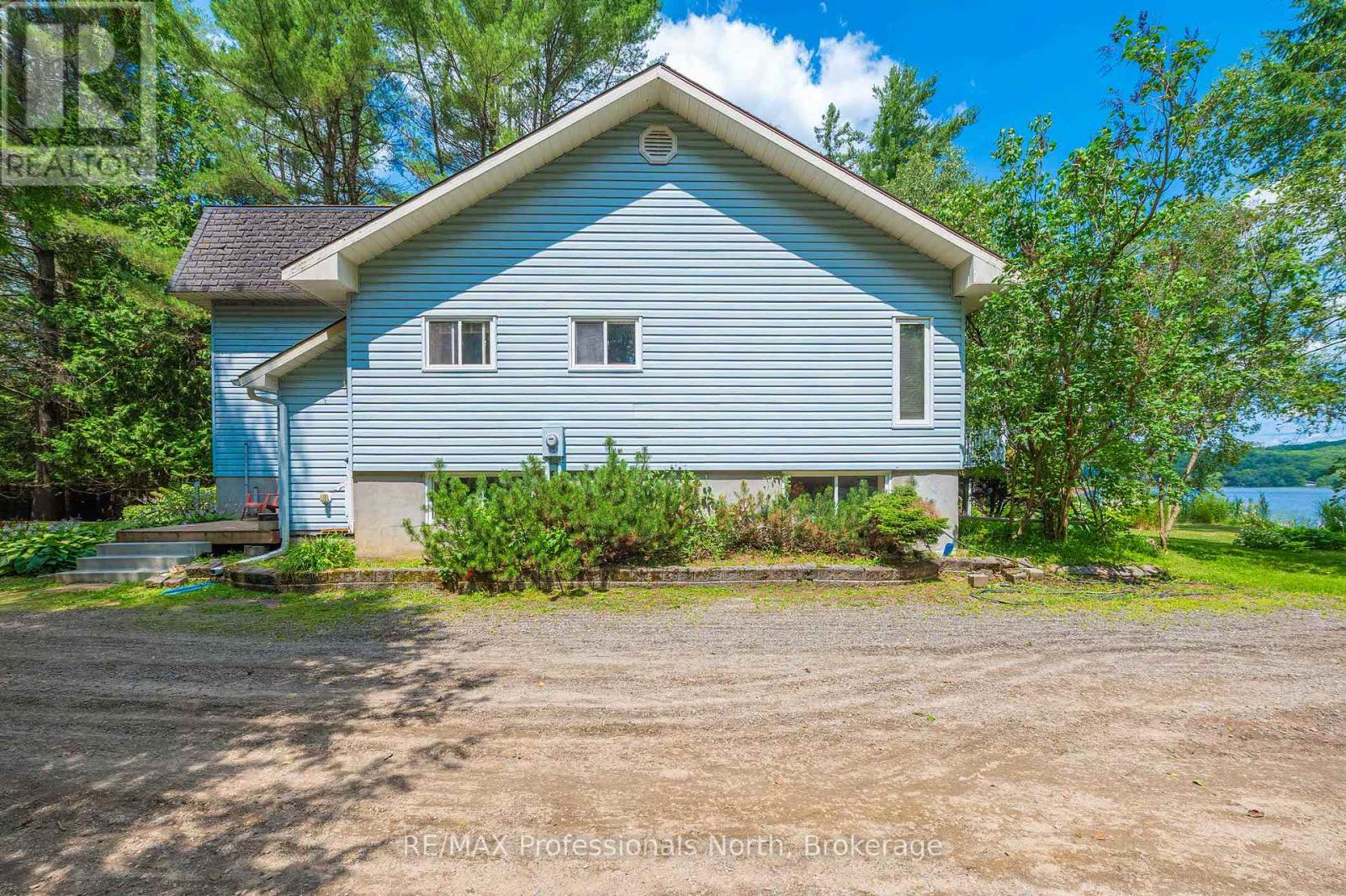 1015 BLACKBERRY LANE