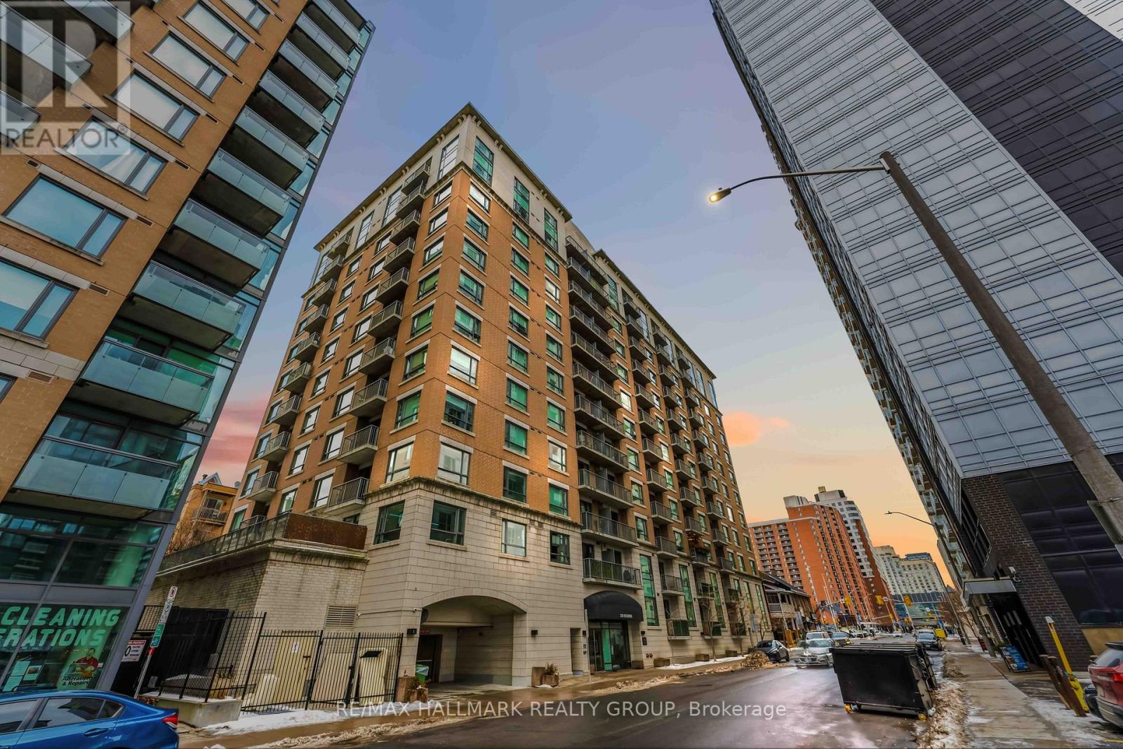 Photo 1 of 25 — 808 - 200 BESSERER STREET Unit 808, Ottawa, ON K1N0A7