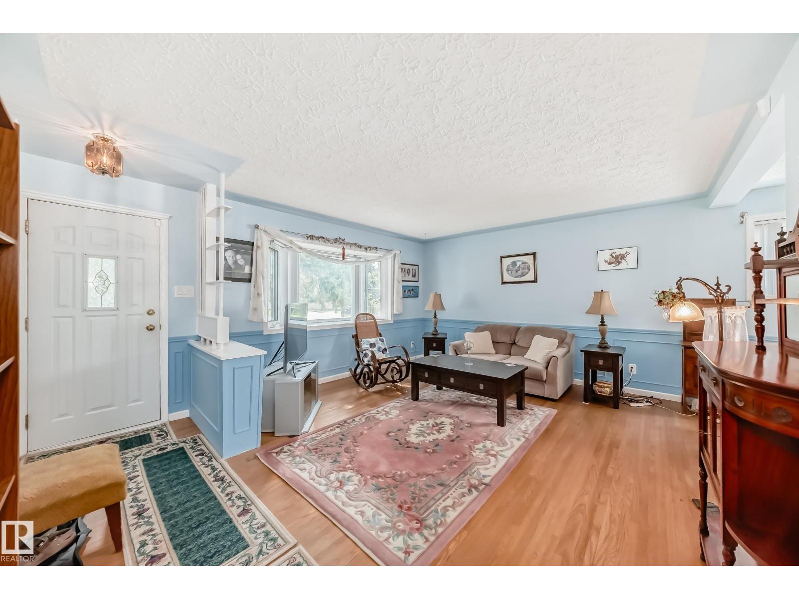 8602 158 ST NW