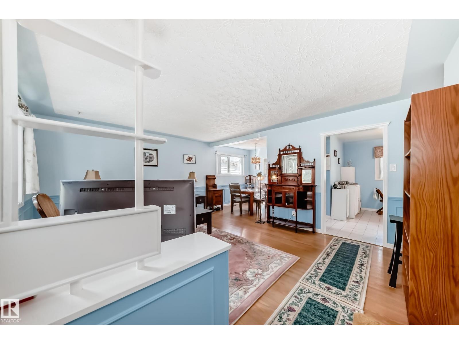 8602 158 ST NW