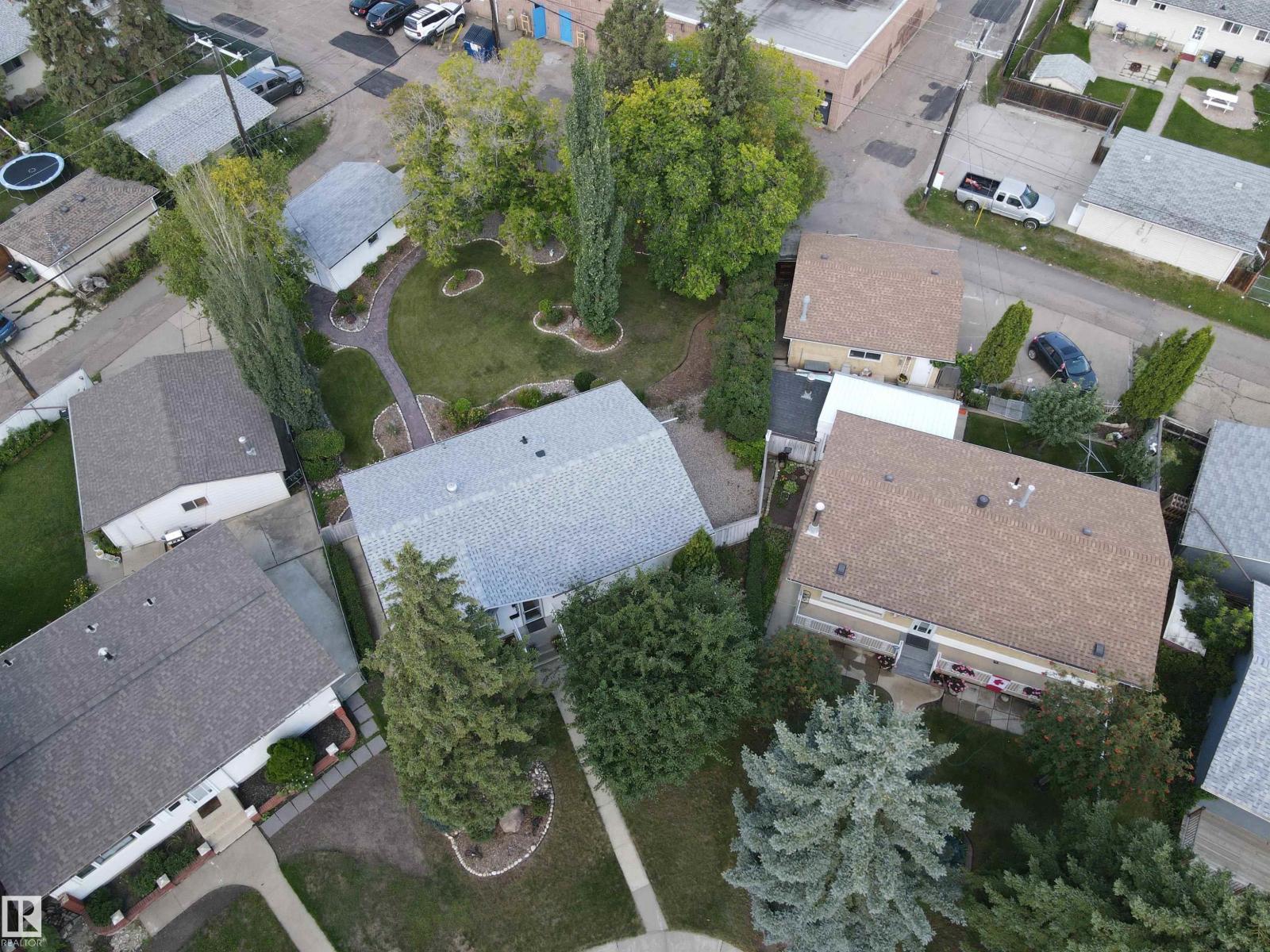 8602 158 ST NW