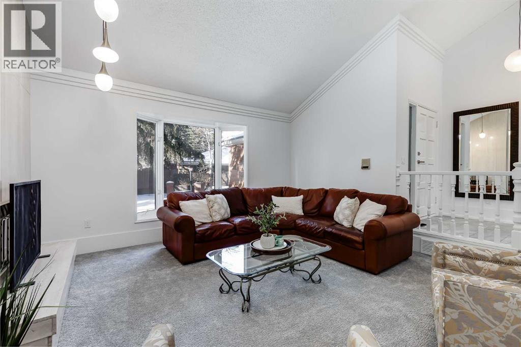 18, 35 Oakmount Court SW