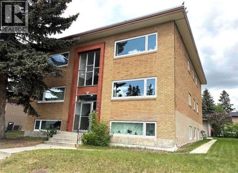 2208 20 Avenue NW Calgary AB T2M1J2