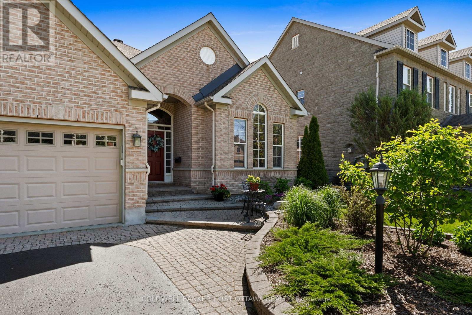 19 FENCEROW WAY