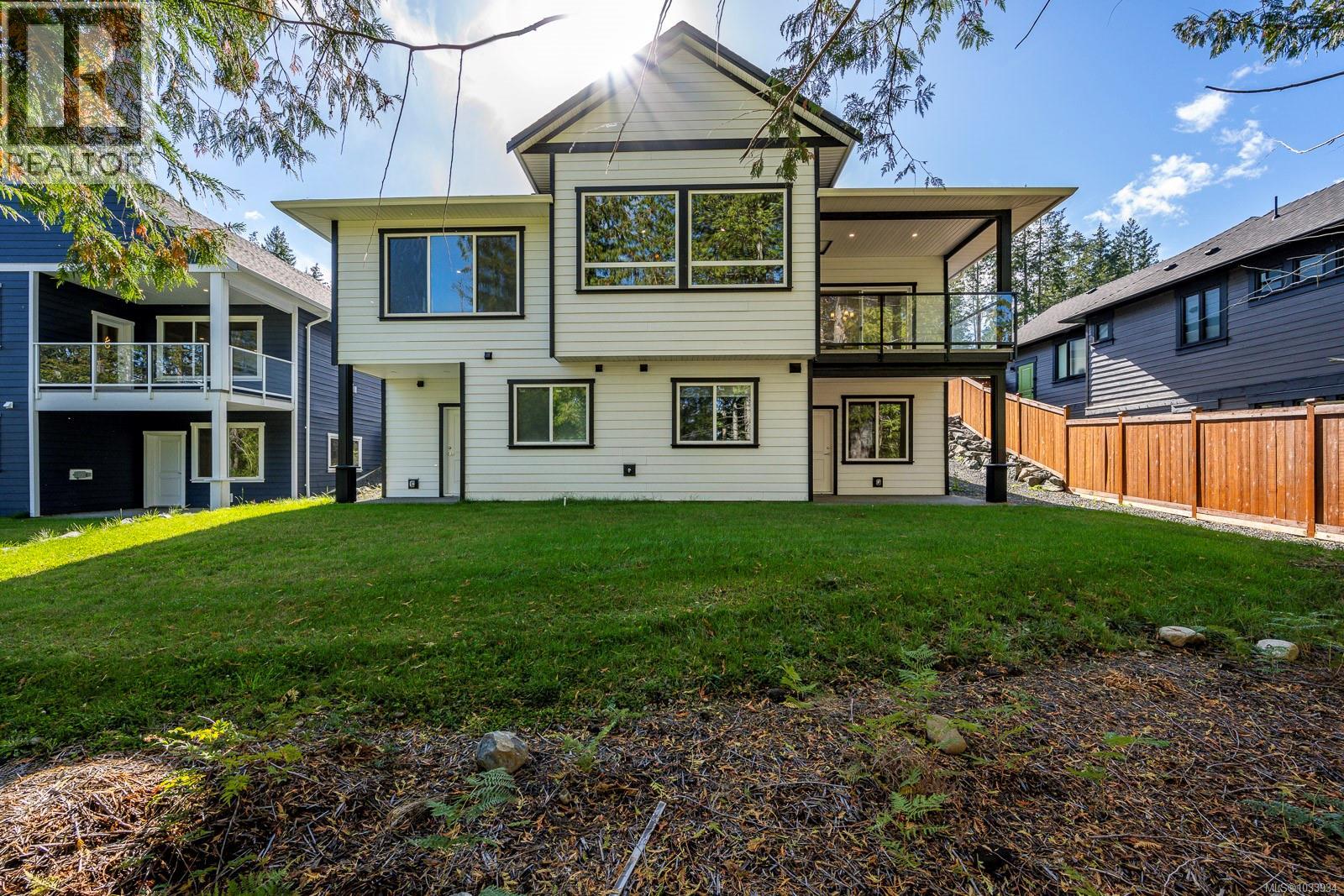 3236 Klanawa Cres