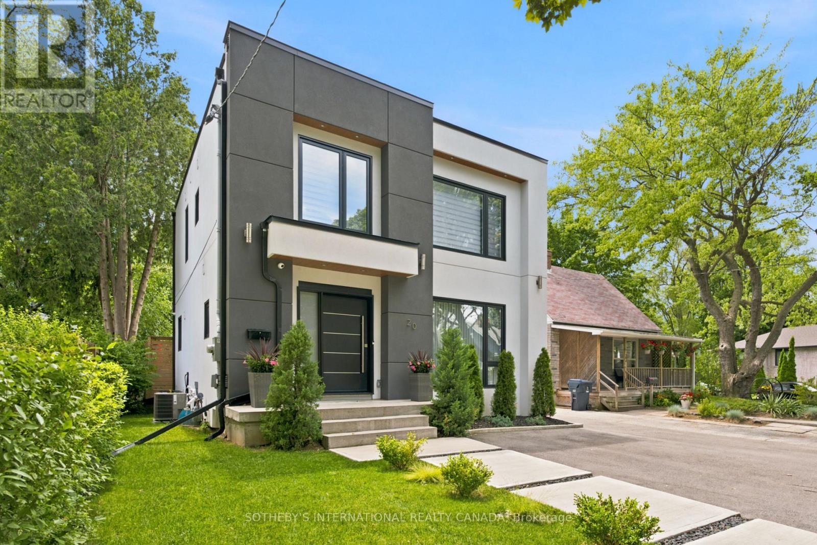 Photo 1 of 49 — 20 UNO DRIVE, Toronto (Stonegate-Queensway), ON M8Z3N6