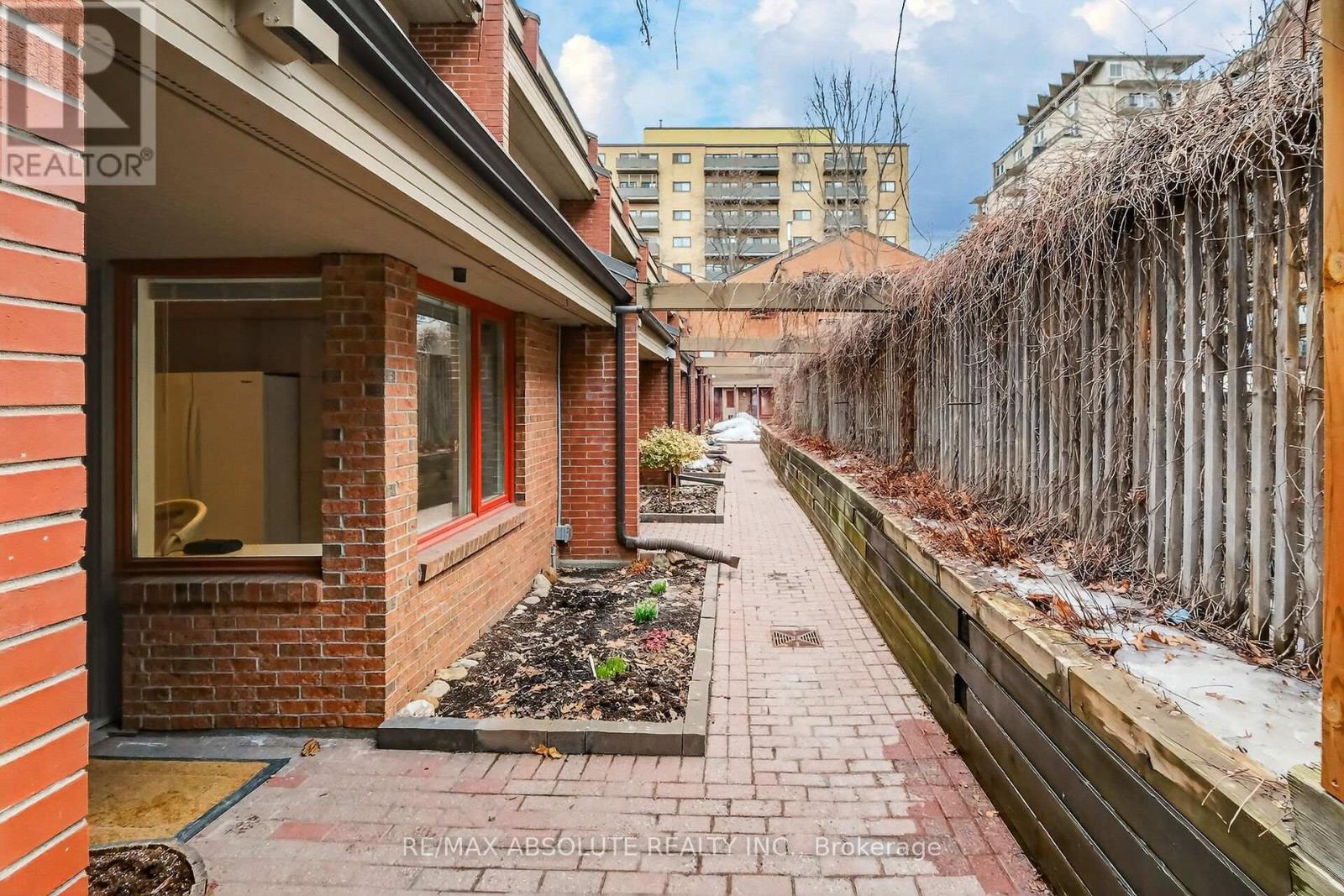 2 - 125 SPRINGFIELD ROAD