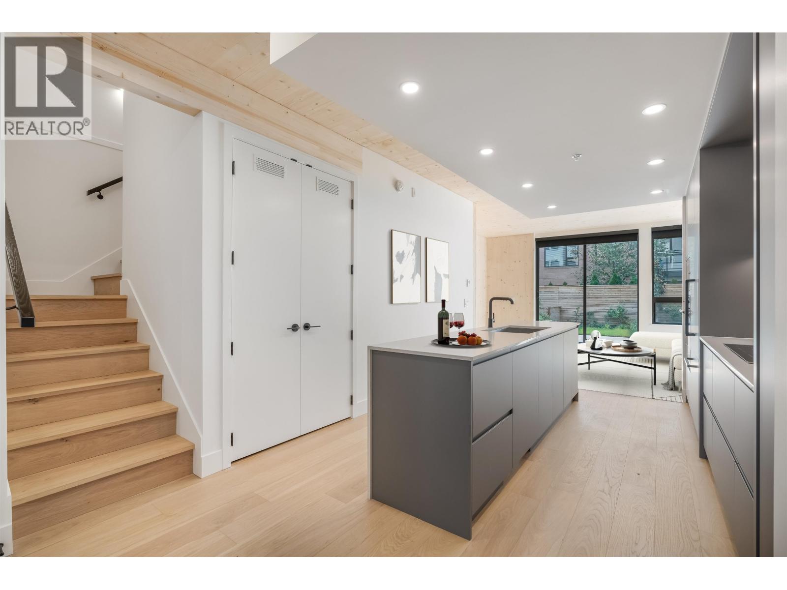 121 310 SALTER STREET