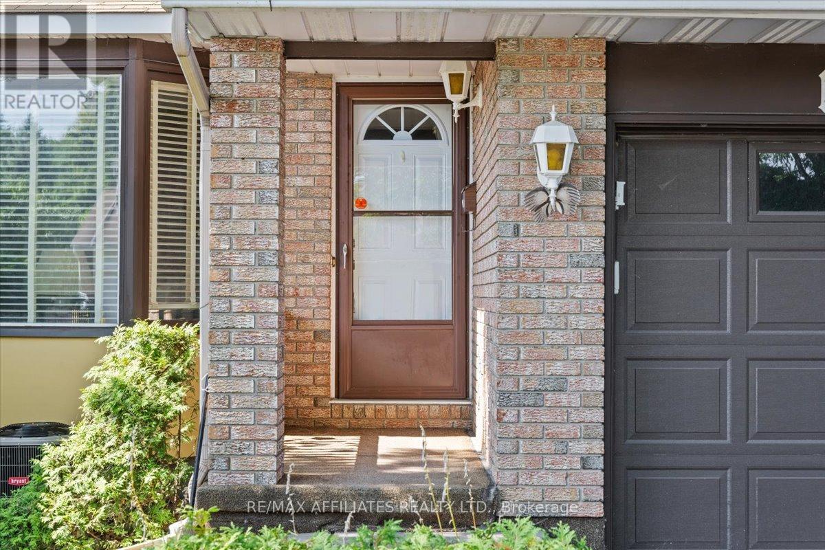 1080 ST LUCIA PLACE