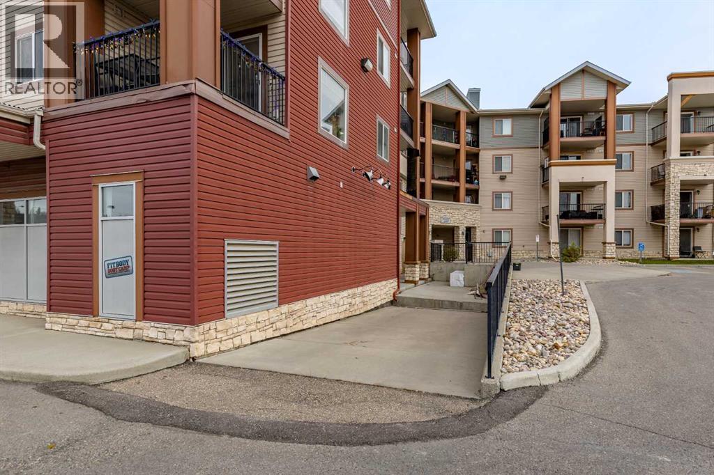 4, 505 Railway Street W