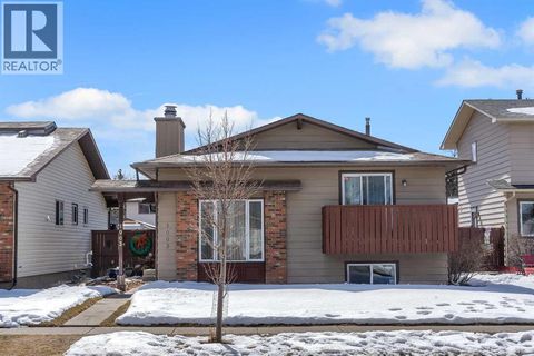 1003 Berkley Drive NW Calgary AB T3K1E3
