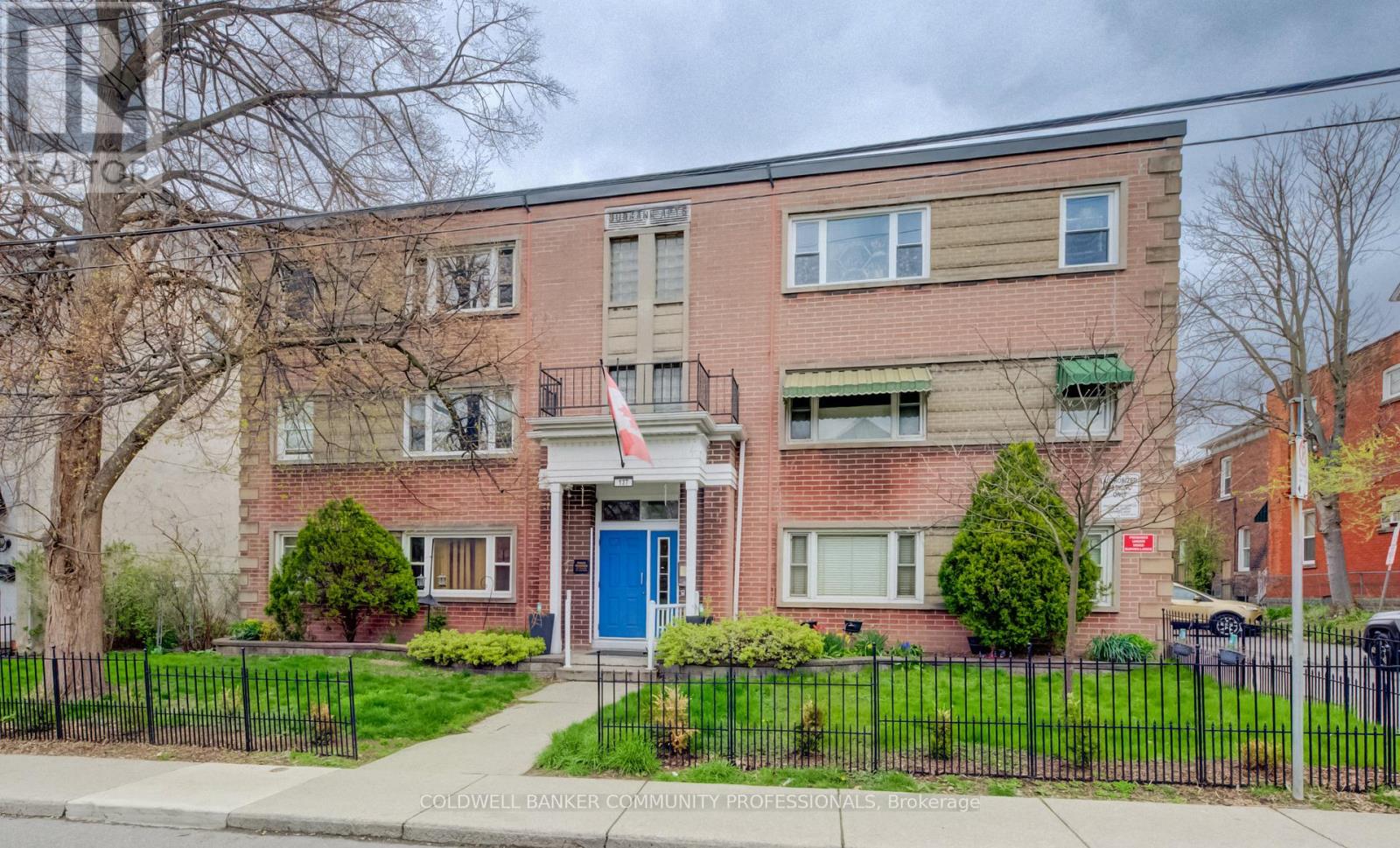 Photo 1 of 25 — 137 EMERALD STREET S, Hamilton (Stinson), ON L8N2V4