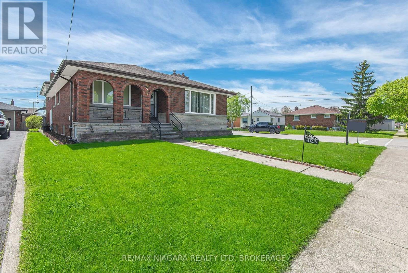 425 BELL STREET