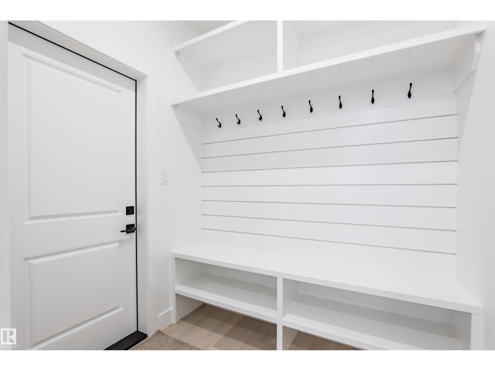 8512 181 AV NW
