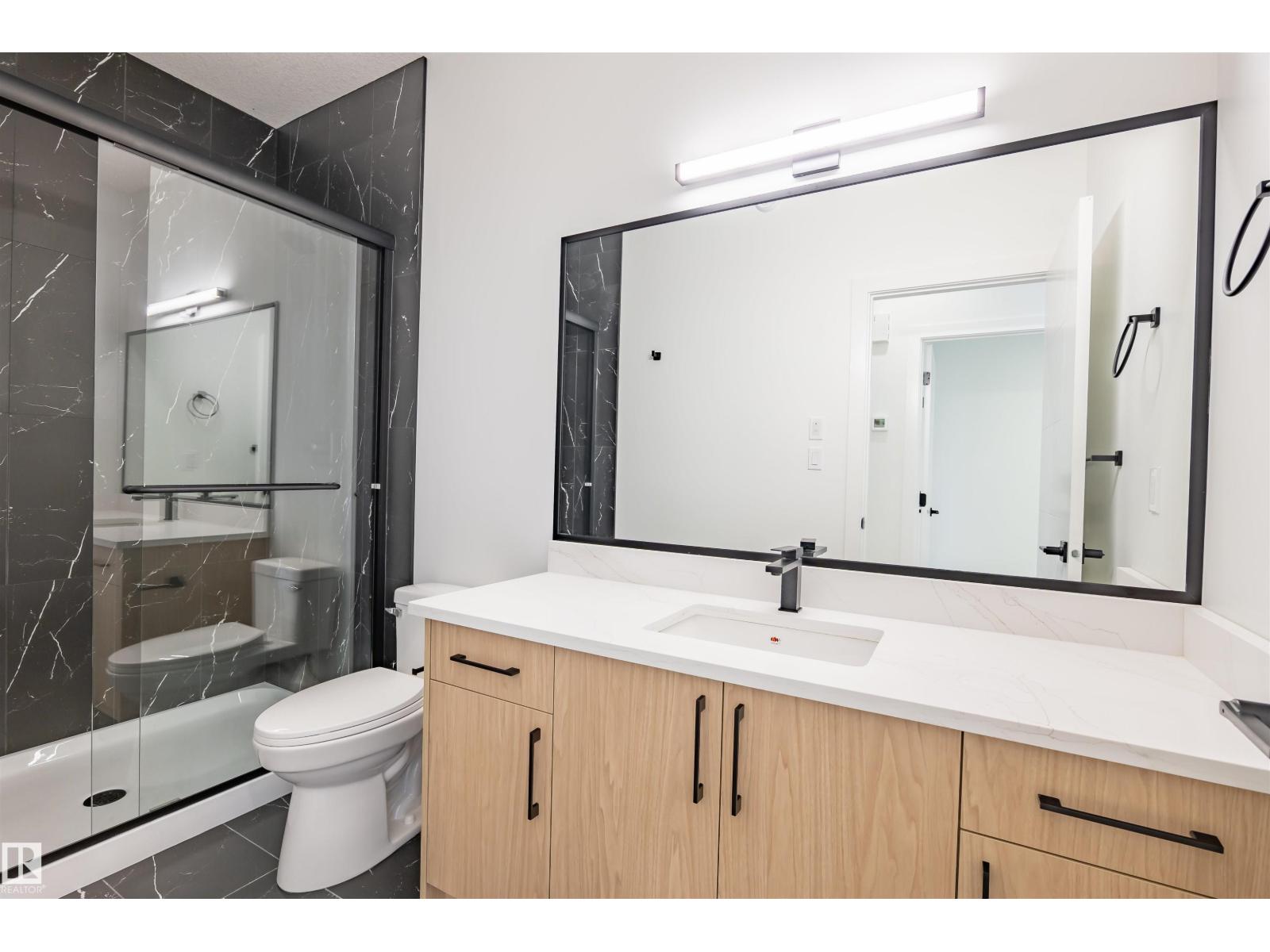 8512 181 AV NW