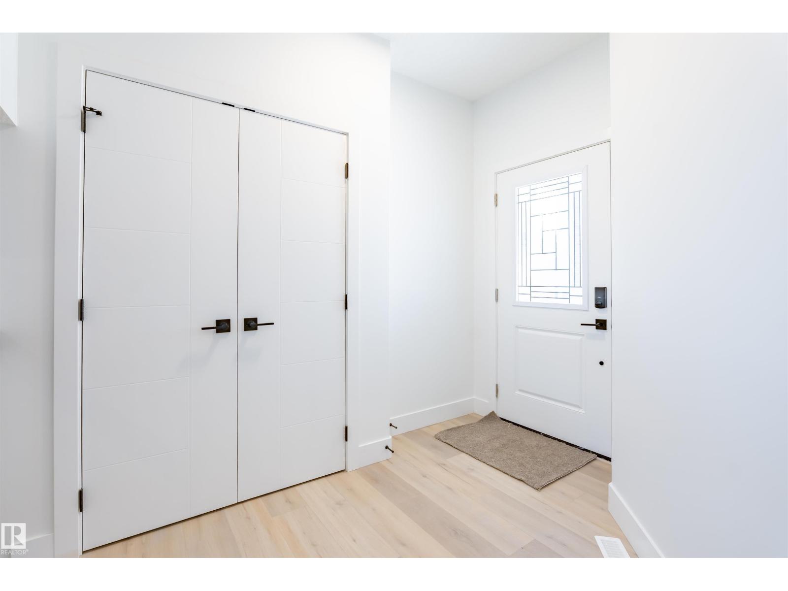 8512 181 AV NW