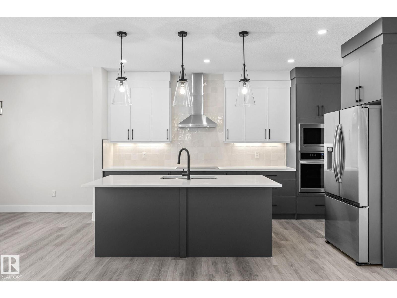 8512 181 AV NW