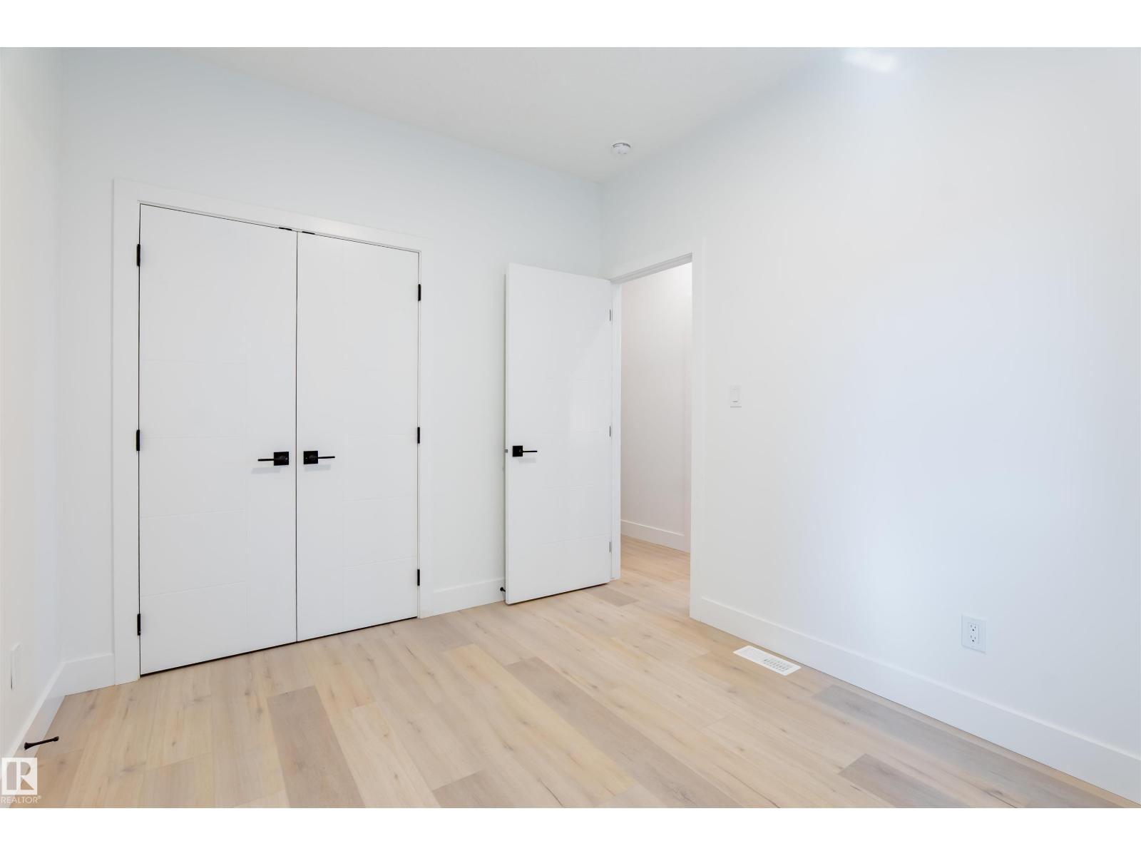 8512 181 AV NW