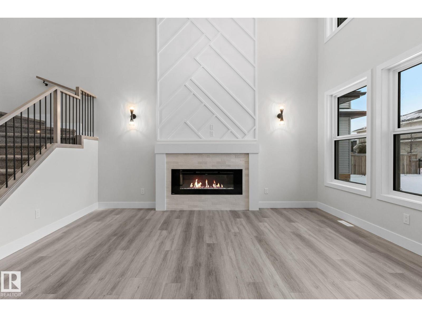 8512 181 AV NW