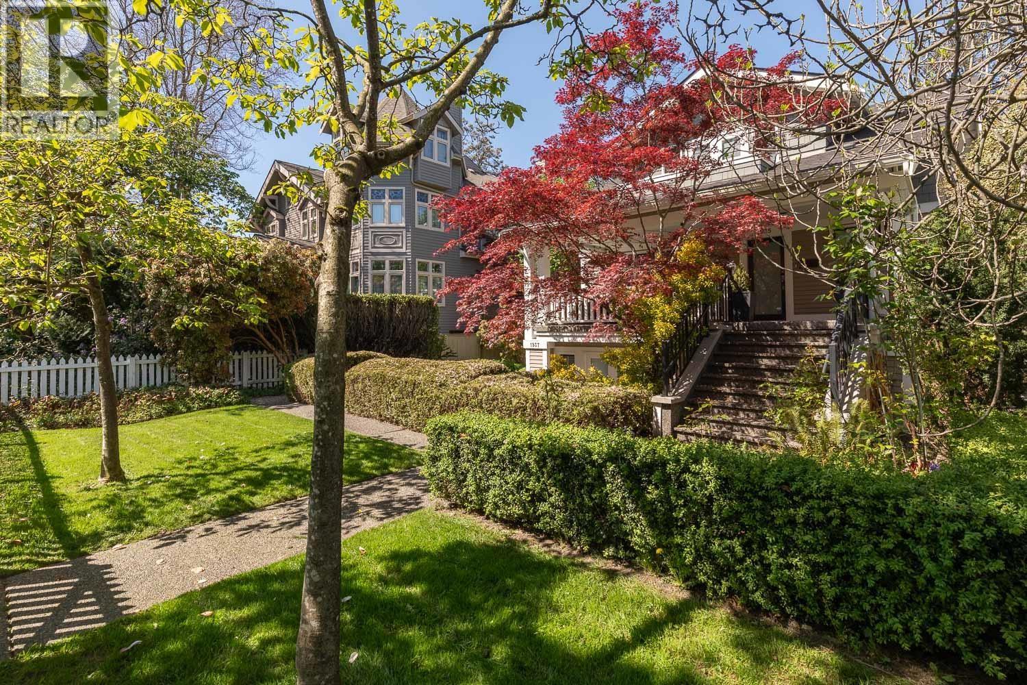 1935 W 12TH AVENUE