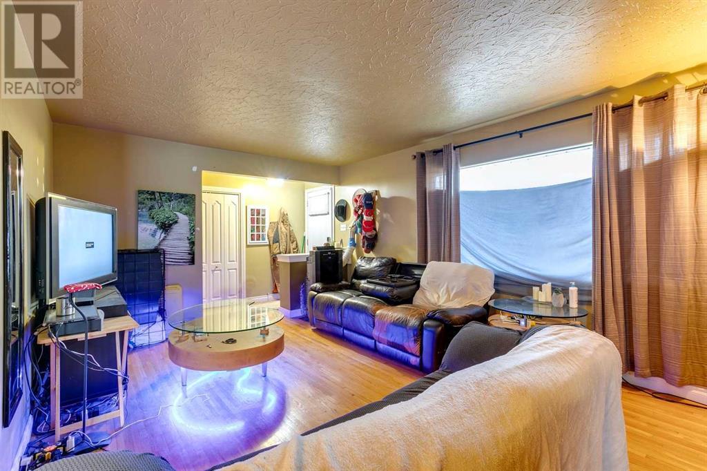 9223 Elbow Drive SW