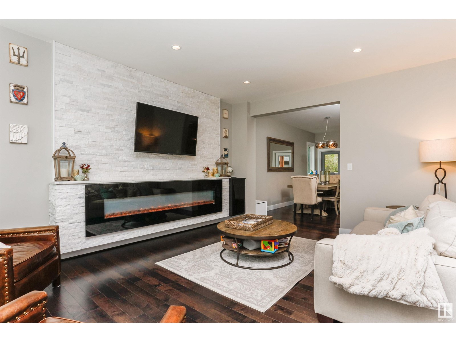 10949 73 AV NW