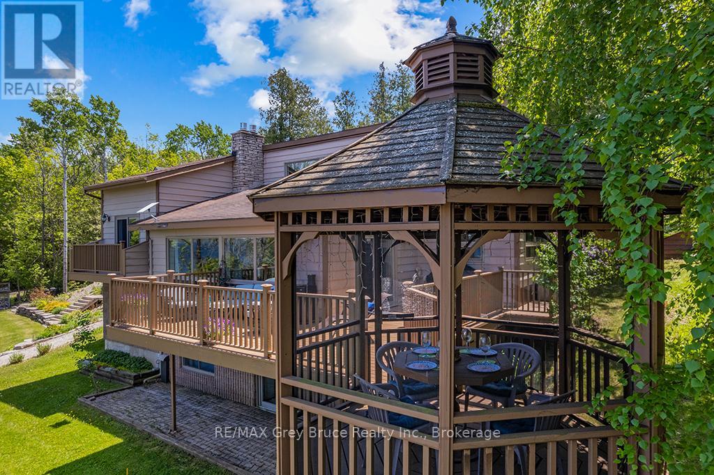 121 IVY DRIVE