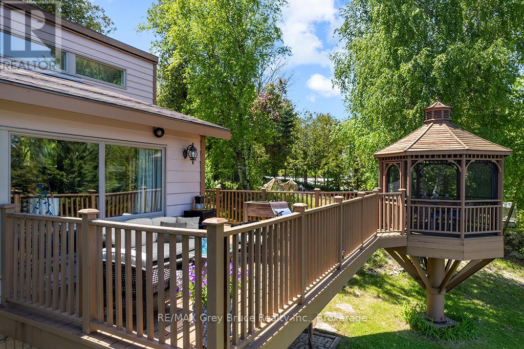 121 IVY DRIVE