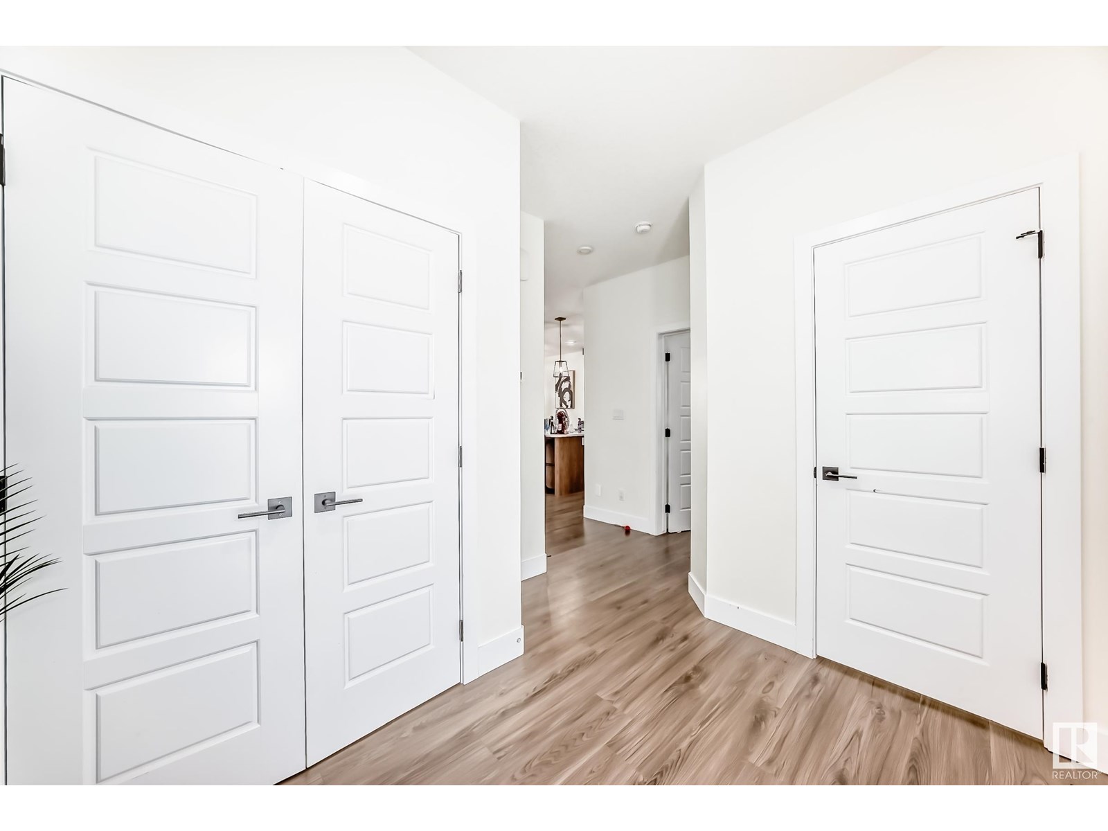 9104 183 AV NW NW