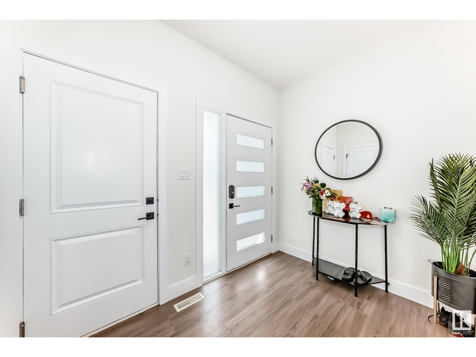 9104 183 AV NW NW