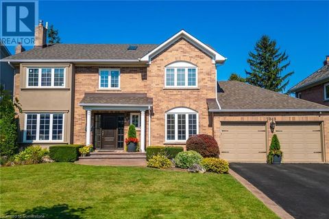 2049 COUNTRY CLUB Drive Burlington ON L7M3Z2