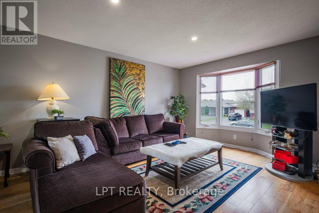 304 SUNRISE CRESCENT