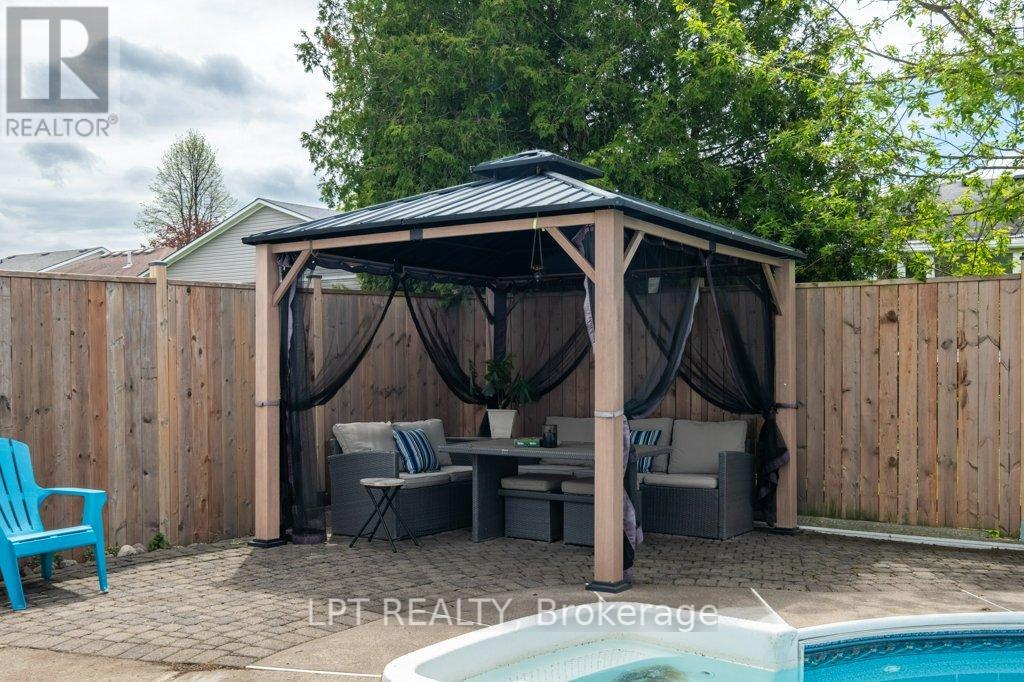 304 SUNRISE CRESCENT