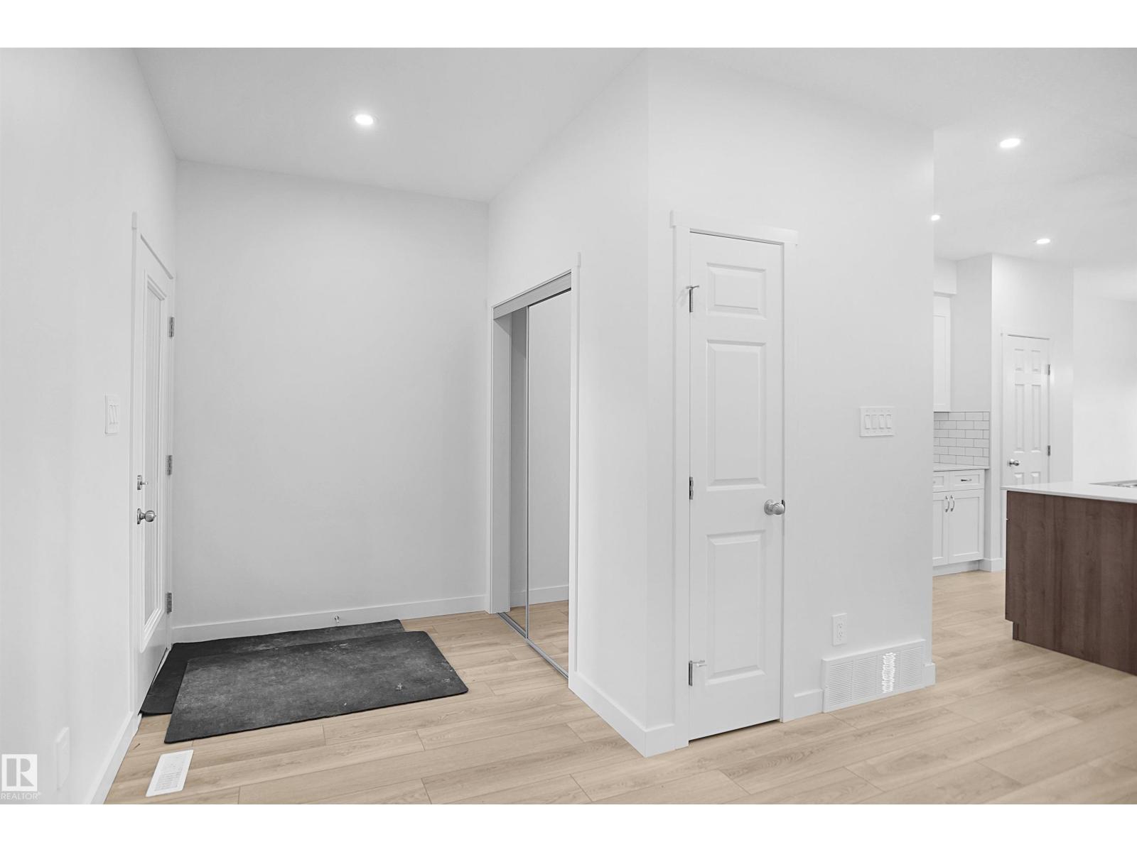 8464 183 AV NW