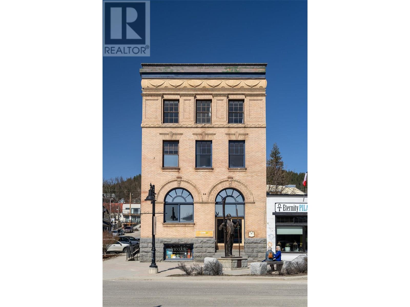 2004 Columbia Avenue