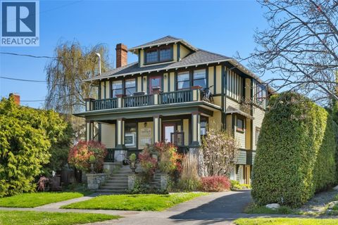 123 Cambridge St Victoria BC V8V4B1