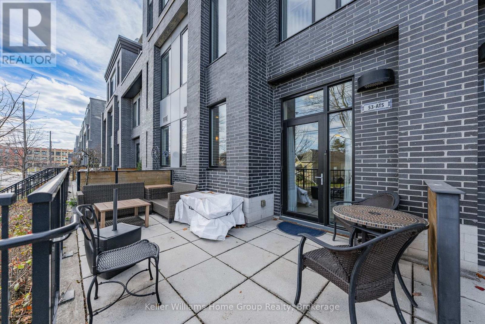 AT5 - 53 ARTHUR STREET S