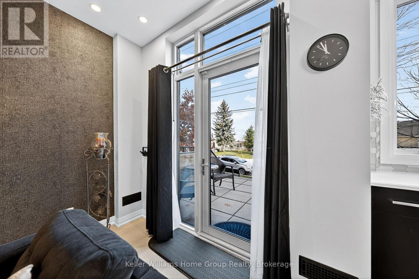 AT5 - 53 ARTHUR STREET S