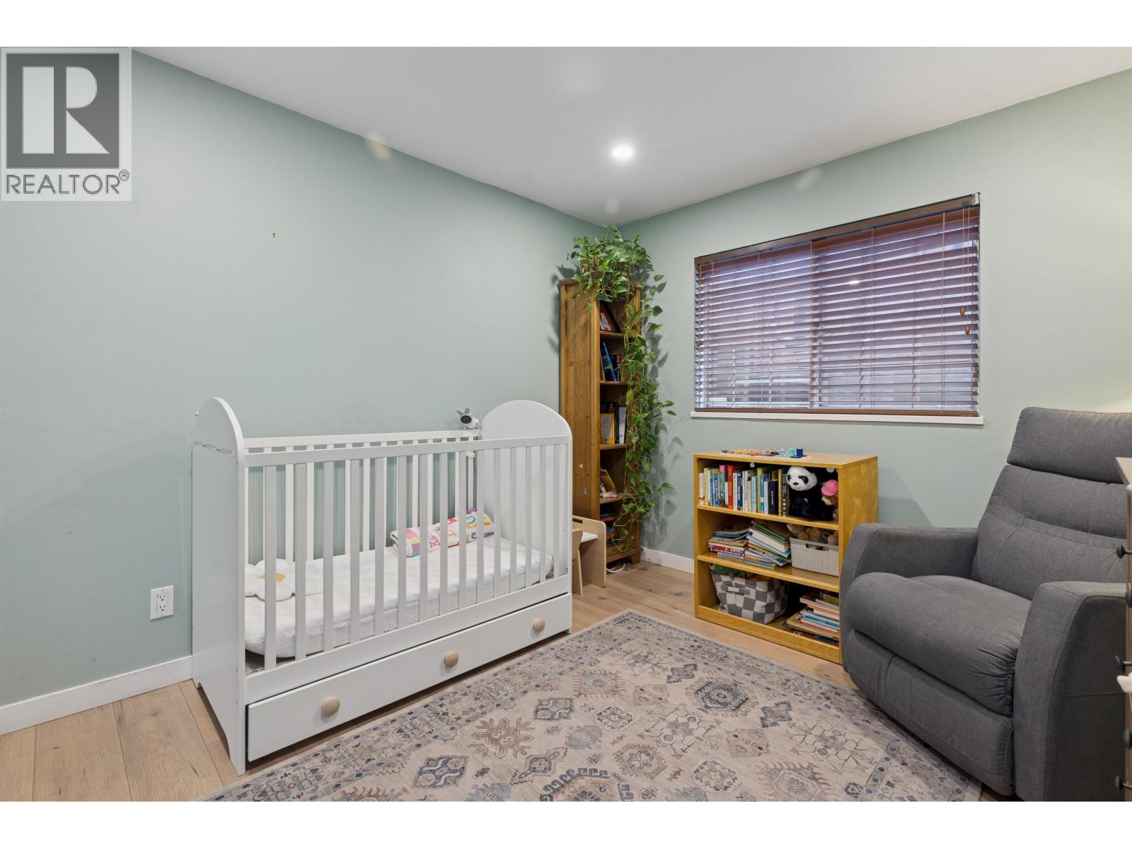 102 1689 E 4TH AVENUE