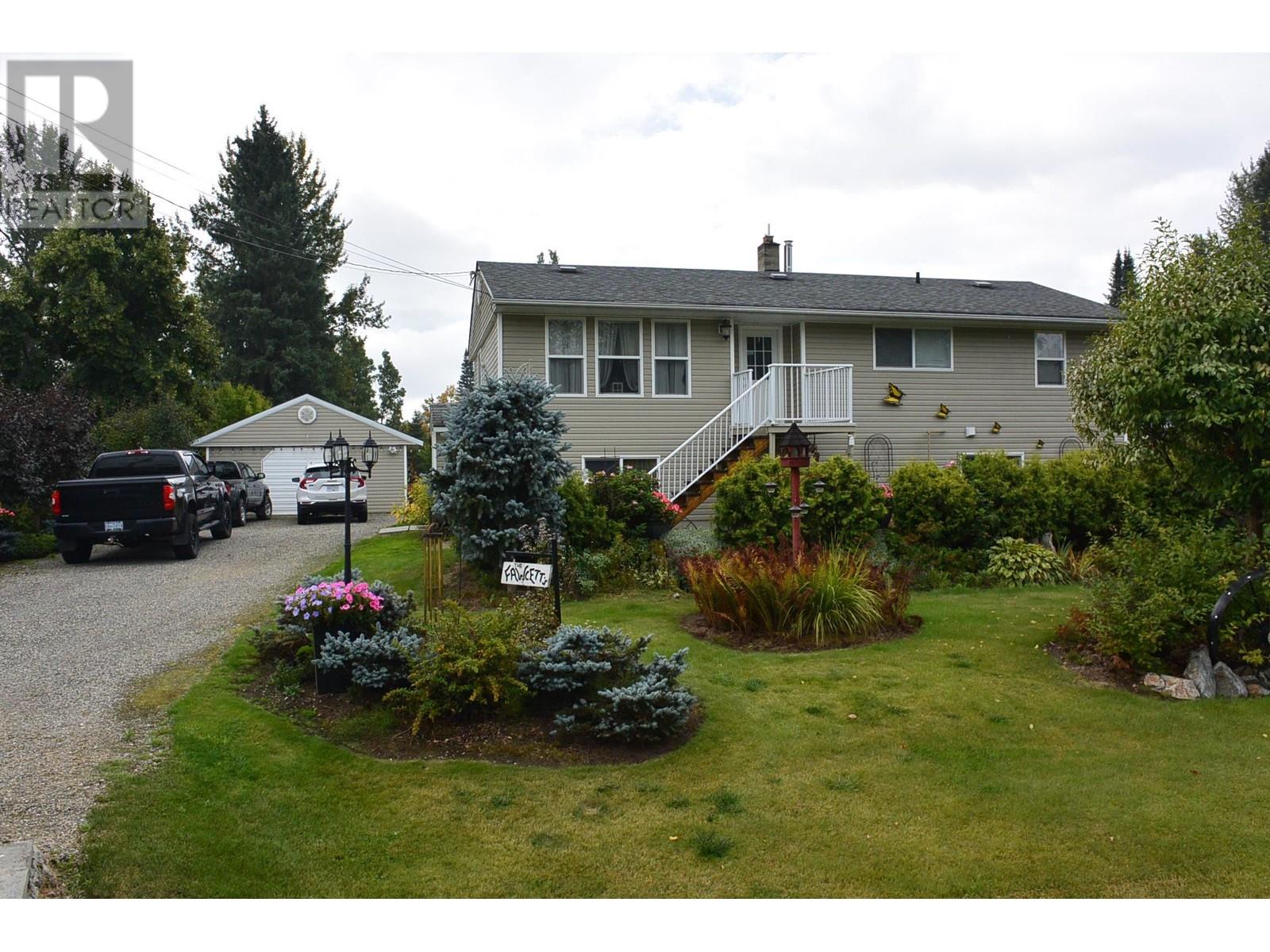 Photo 1 of 40 — 1941 LOMBARDIE Drive, Quesnel, BC V2J4A8