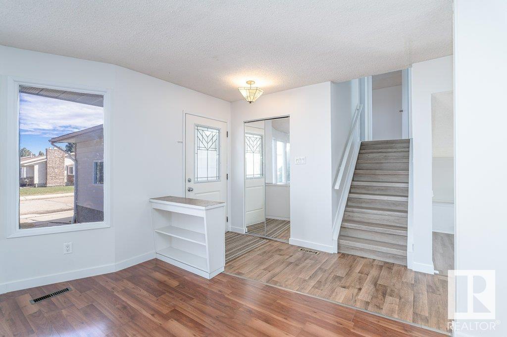 18435 93 AV NW
