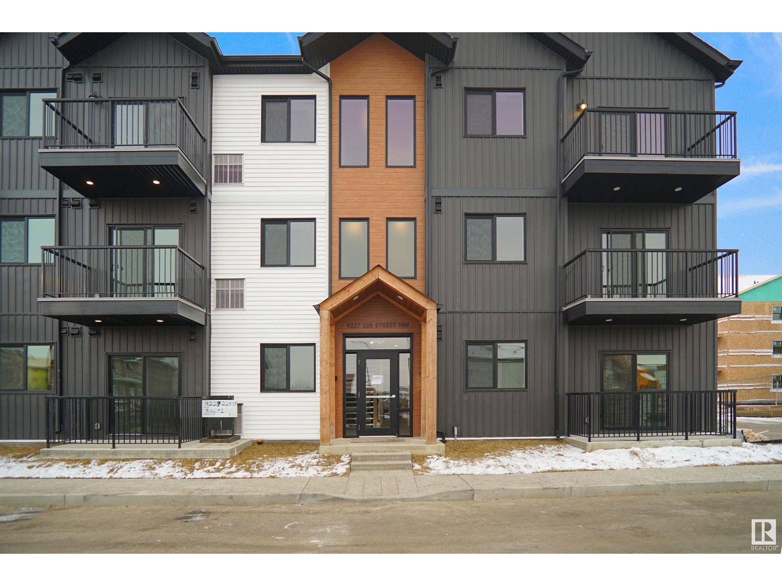 #102 3715 141 ST SW