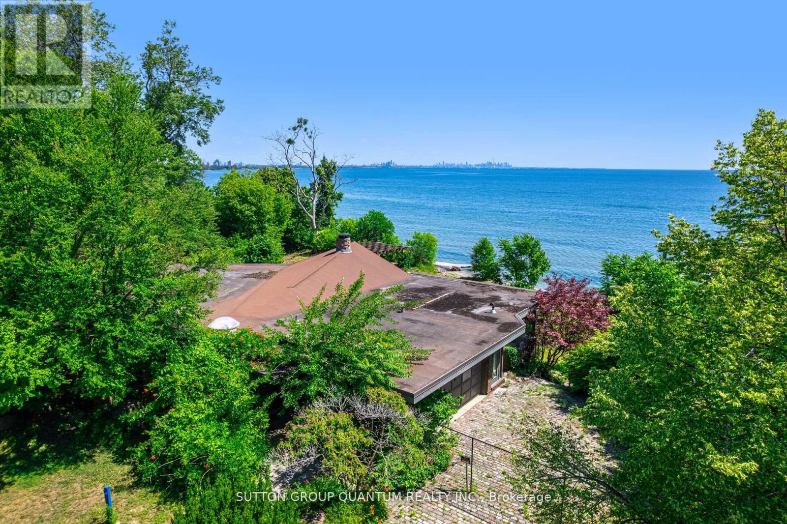 1390 CAPTAIN COURT